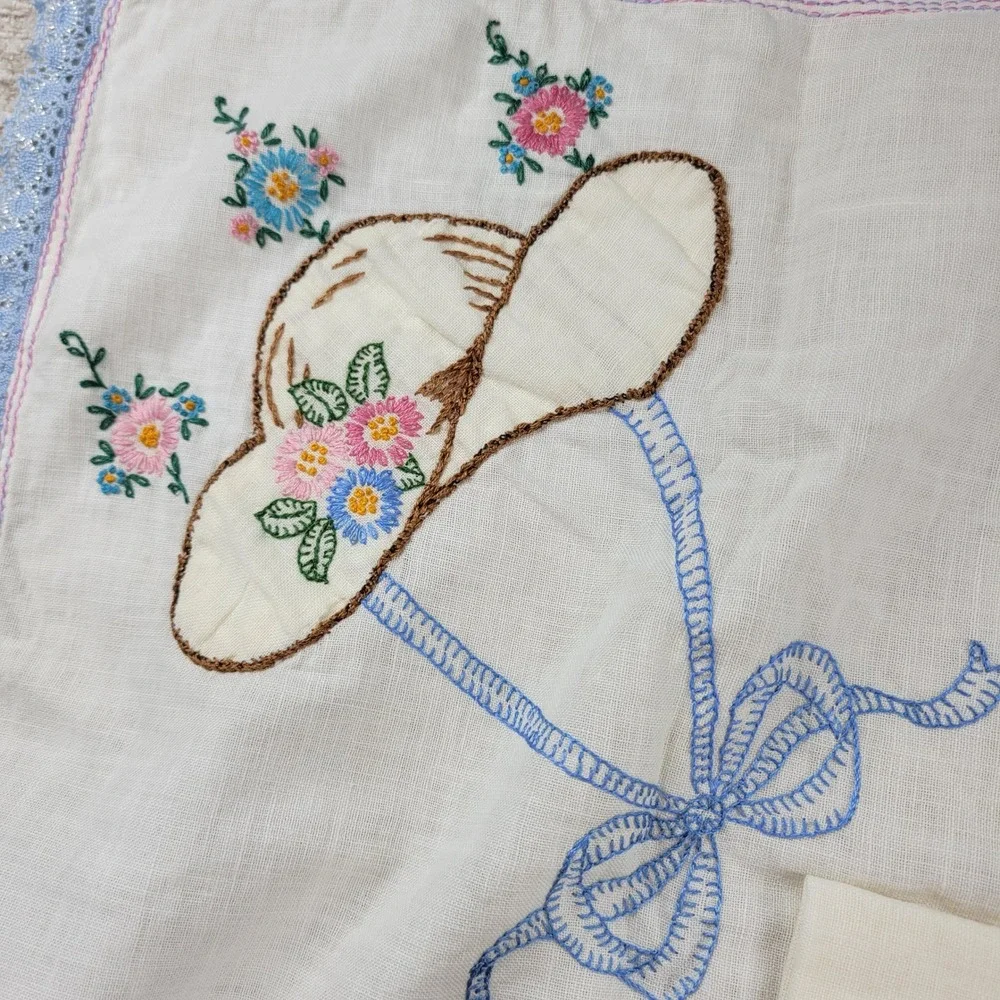Vintage Embroidered Linen Tablecloth 4 Napkins Floral Hat Blue Lace Handmade Set
